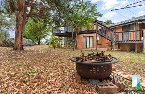 Jindabyne House | 300 m² House ∙ 5 bedrooms ∙ 12 guests