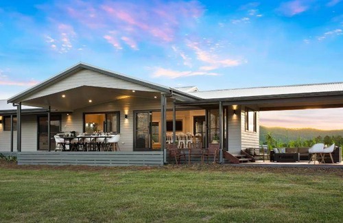Broke House | 323 m² House ∙ 5 bedrooms ∙ 11 guests