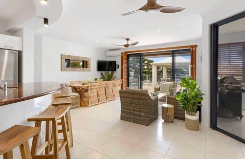 Twin Waters House | 329 m² House ∙ 5 bedrooms ∙ 15 guests