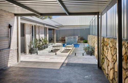 Belmont North House | 350 m² House ∙ 4 bedrooms ∙ 9 guests