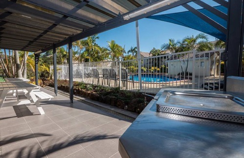 Elanora Resort | 350 m² Resort ∙ 4 bedrooms ∙ 20 guests