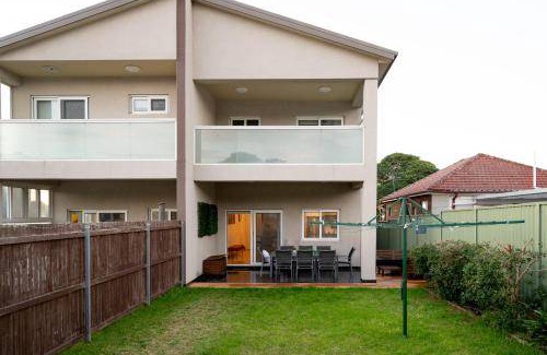 Eastlakes House | 375 m² House ∙ 3 bedrooms ∙ 10 guests