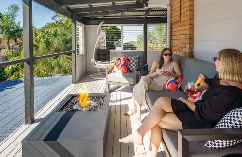 Battery Hill House | 390 m² House ∙ 4 bedrooms ∙ 8 guests
