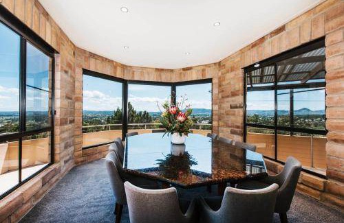 Central Mudgee House | 397 m² House ∙ 6 bedrooms ∙ 20 guests