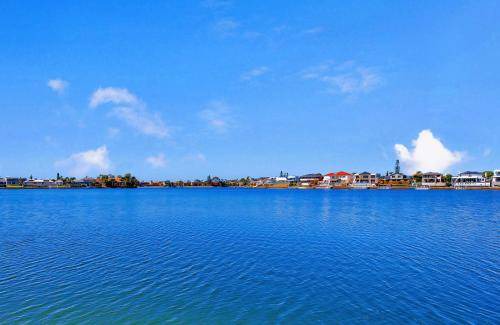Mermaid Waters House | 399 m² House ∙ 5 bedrooms ∙ 10 guests