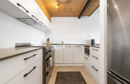 Kingston Apartment | 3BR Loft Apt 1min to Kingston Foreshore - Hosted by Canstay