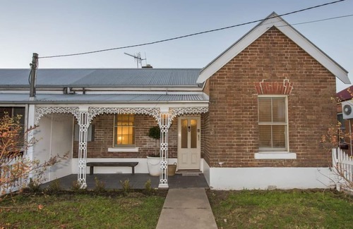 Central Mudgee House | 4 beds, sleeps 6: Gladstone Cottage - 5 min walk to town centre