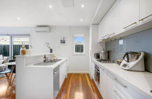 Williamstown House | 400 m² House ∙ 2 bedrooms ∙ 4 guests