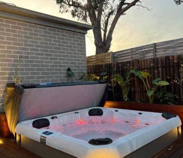 Rosebud House | 400 m² House ∙ 3 bedrooms ∙ 8 guests