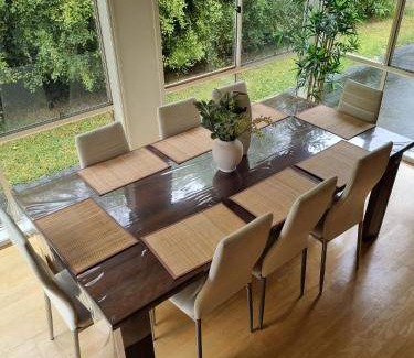 Lynbrook House | 400 m² House ∙ 4 bedrooms ∙ 8 guests
