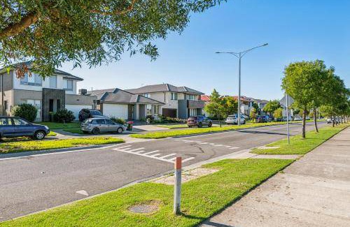 Point Cook House | 441 m² House ∙ 4 bedrooms ∙ 10 guests