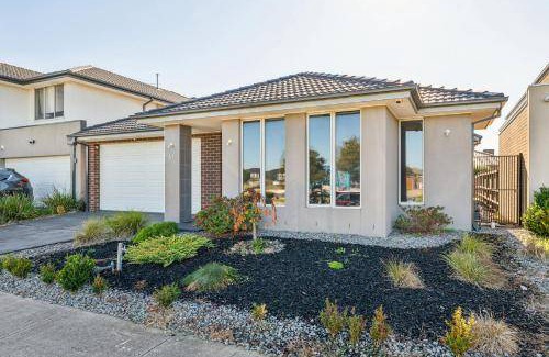 Point Cook House | 441 m² House ∙ 4 bedrooms ∙ 10 guests