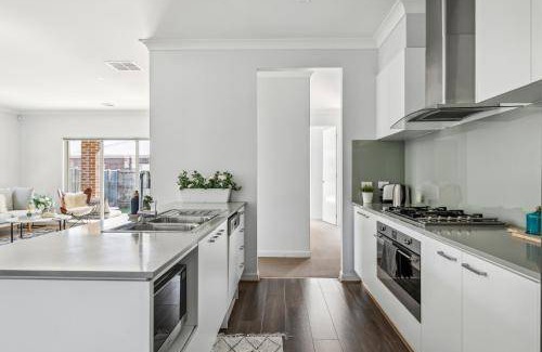 Point Cook House | 441 m² House ∙ 4 bedrooms ∙ 10 guests