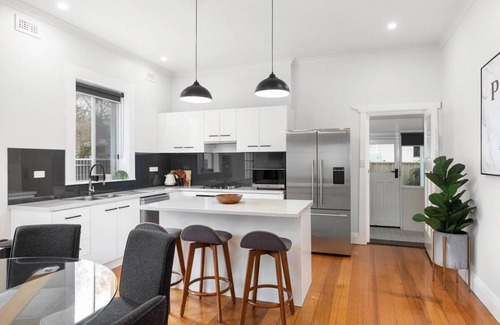 Mount Gambier House | 452 m² House ∙ 4 bedrooms ∙ 8 guests