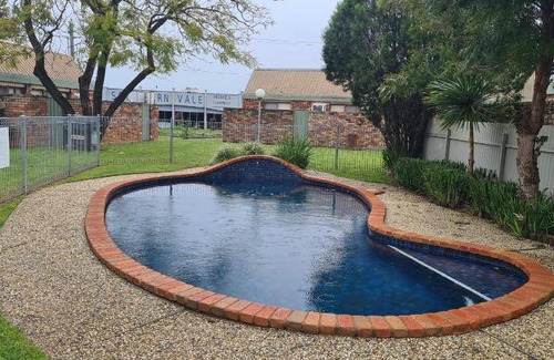 West Wodonga Hotel | 47 m² Motel ∙ 3 bedrooms ∙ 9 guests