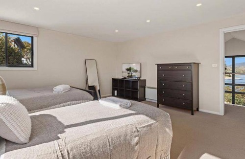 East Jindabyne House | 470 m² House ∙ 6 bedrooms ∙ 14 guests