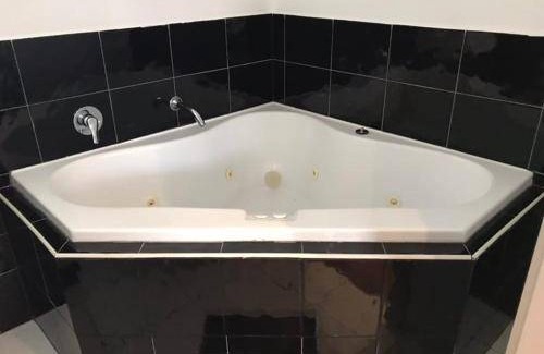 Beaconsfield Hotel | 50 m² Motel ∙ 6 guests