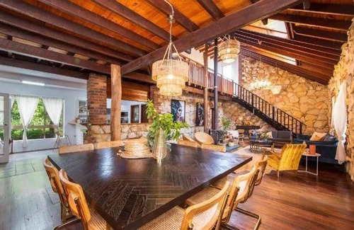 Bridgetown House | 500 m² House ∙ 4 bedrooms ∙ 14 guests