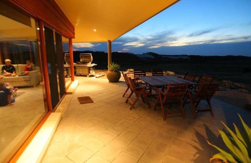 Lake Wangary Cabin | 500 m² Lodge ∙ 4 bedrooms ∙ 10 guests
