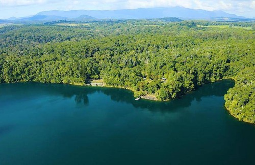 Lake Eacham Cabin | 52 m² Lodge ∙ 4 guests