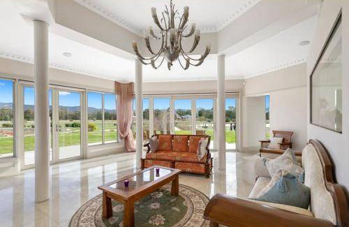Pomonal Villa | 525 m² Villa ∙ 5 bedrooms ∙ 10 guests