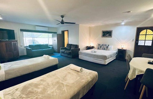 Rivoli Bay Hotel | 55 m² Motel ∙ 2 bedrooms ∙ 5 guests