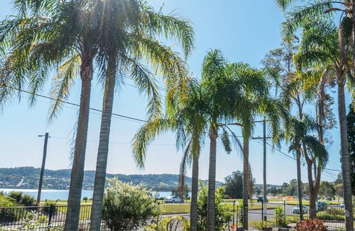 Warners Bay Hotel | 56 m² Motel ∙ 3 bedrooms ∙ 10 guests
