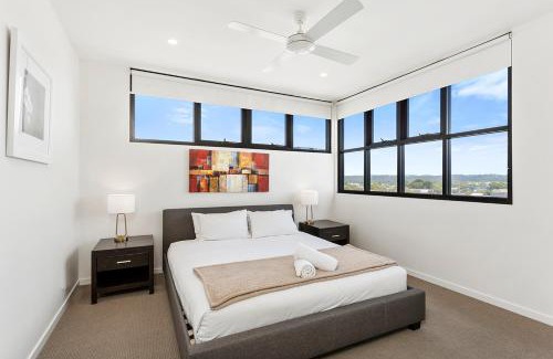 Palm Beach Apartment | 5th Floor Beachside Ocean View with Wi-Fi, Pool and Gym