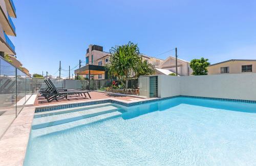 Palm Beach Apartment | 5th Floor Beachside Ocean View with Wi-Fi, Pool and Gym