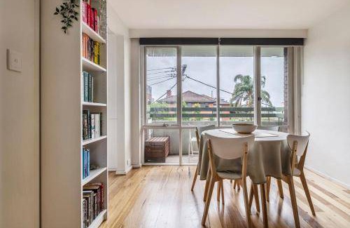 South Yarra Apartment | 60 m² Apartment ∙ 2 bedrooms ∙ 4 guests