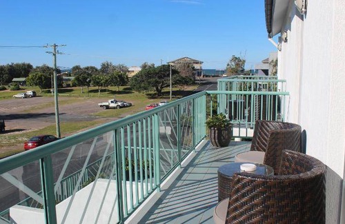Hawks Nest Hotel | 60 m² Hotel ∙ 3 bedrooms ∙ 7 guests