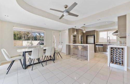 Sylvania Waters House | 600 m² House ∙ 4 bedrooms ∙ 8 guests