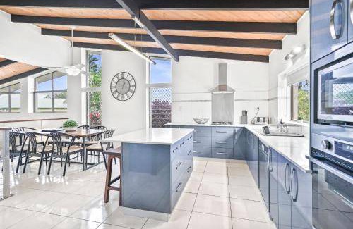 Whitfield House | 600 m² House ∙ 5 bedrooms ∙ 8 guests