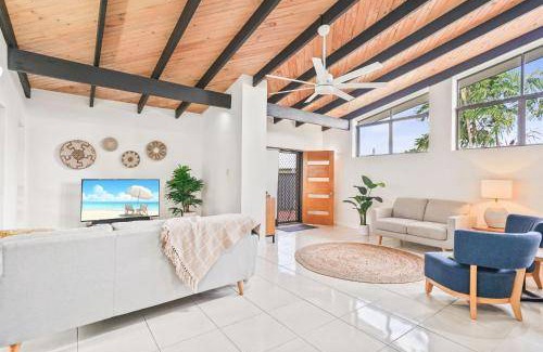 Whitfield House | 600 m² House ∙ 5 bedrooms ∙ 8 guests