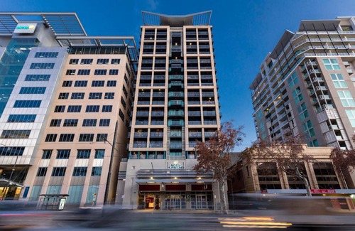 Adelaide Central Business District Apartment | 63 m² Serviced apartment ∙ 2 bedrooms ∙ 127 guests