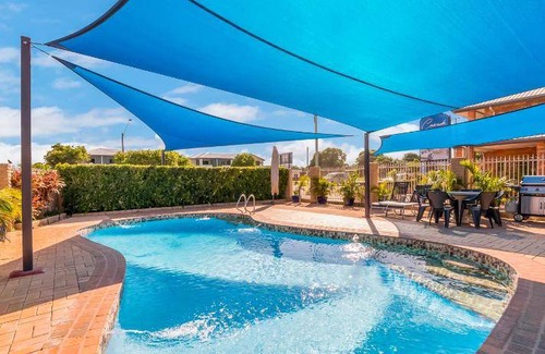 Rosslea Hotel | 65 m² Motel ∙ 2 bedrooms ∙ 127 guests