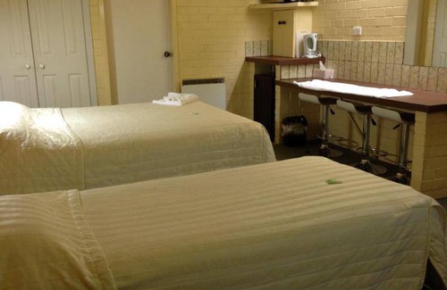Robertson Hotel | 65 m² Motel ∙ 4 guests