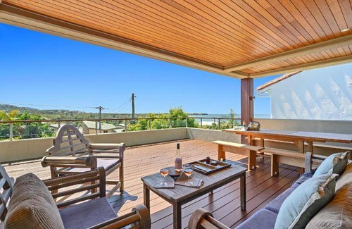 Emerald Beach House | 650 m² House ∙ 5 bedrooms ∙ 10 guests