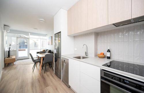 St Kilda West Apartment | 70 m² Apartment ∙ 2 bedrooms ∙ 4 guests