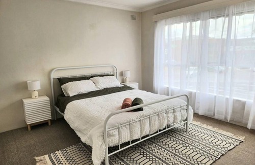 Williamstown Apartment | 70 m² Apartment ∙ 2 bedrooms ∙ 4 guests