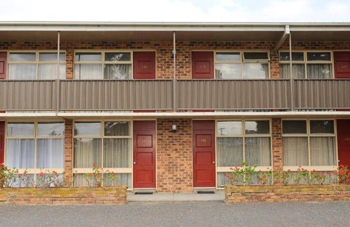 Tyabb Hotel | 70 m² Motel ∙ 6 guests