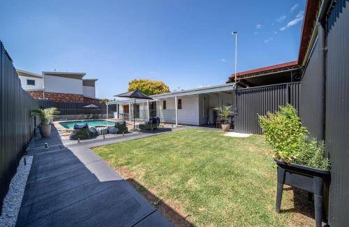 Torrensville Villa | 700 m² Villa ∙ 5 bedrooms ∙ 10 guests