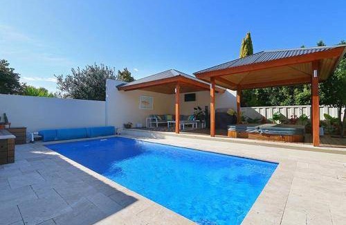 Dianella House | 750 m² House ∙ 4 bedrooms ∙ 8 guests