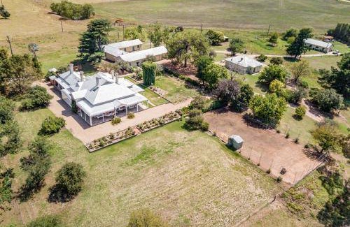 Eglinton Apartment | 80 m² Apartment ∙ 2 bedrooms ∙ 4 guests