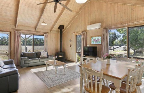 Freshwater Creek House | 80 m² Farmhouse ∙ 3 bedrooms ∙ 8 guests