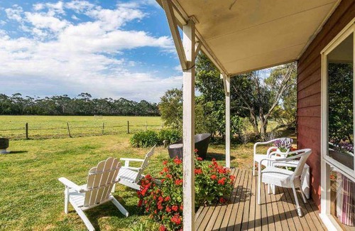 Freshwater Creek House | 80 m² Farmhouse ∙ 3 bedrooms ∙ 8 guests