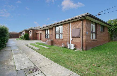 Box Hill North House | 80 m² House ∙ 2 bedrooms ∙ 12 guests