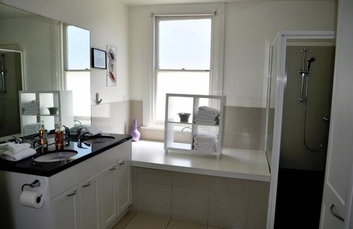 South Hobart Apartment | 80 m² Serviced apartment ∙ 2 bedrooms ∙ 6 guests