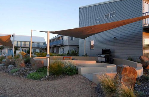 Williamstown Apartment | 83 m² Serviced apartment ∙ 3 bedrooms ∙ 6 guests