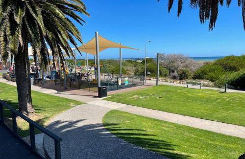 Semaphore Apartment | 87 m² Apartment ∙ 2 bedrooms ∙ 4 guests